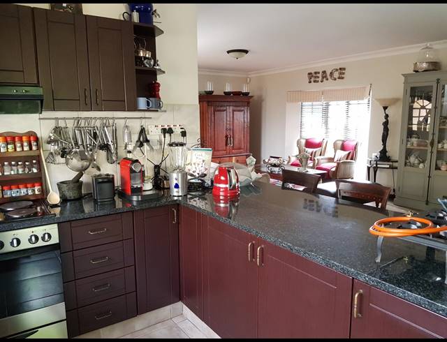 3 BEDROOM HOUSE RENTED IN CLIFTON HILL ESTATE